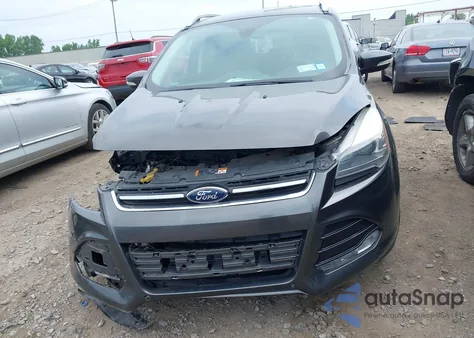 2016 Ford Escape Titanium z USA, uszkodzony, nr VIN 1FMCU9J93GUA62977